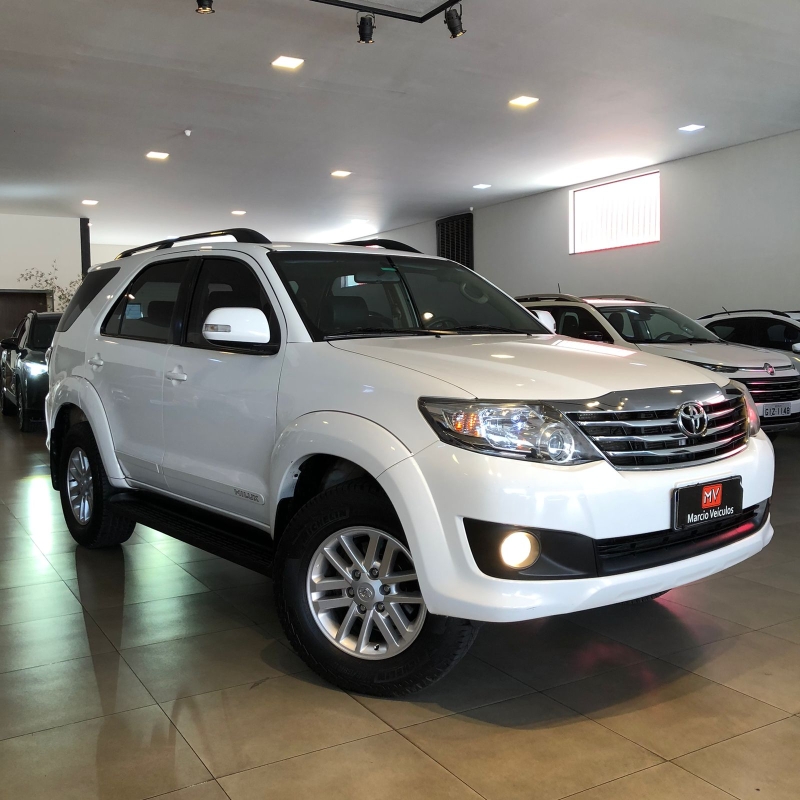 Produto hilux-sw4-27-sr-7-lugares-4x2-16v-flex-4p-automatico